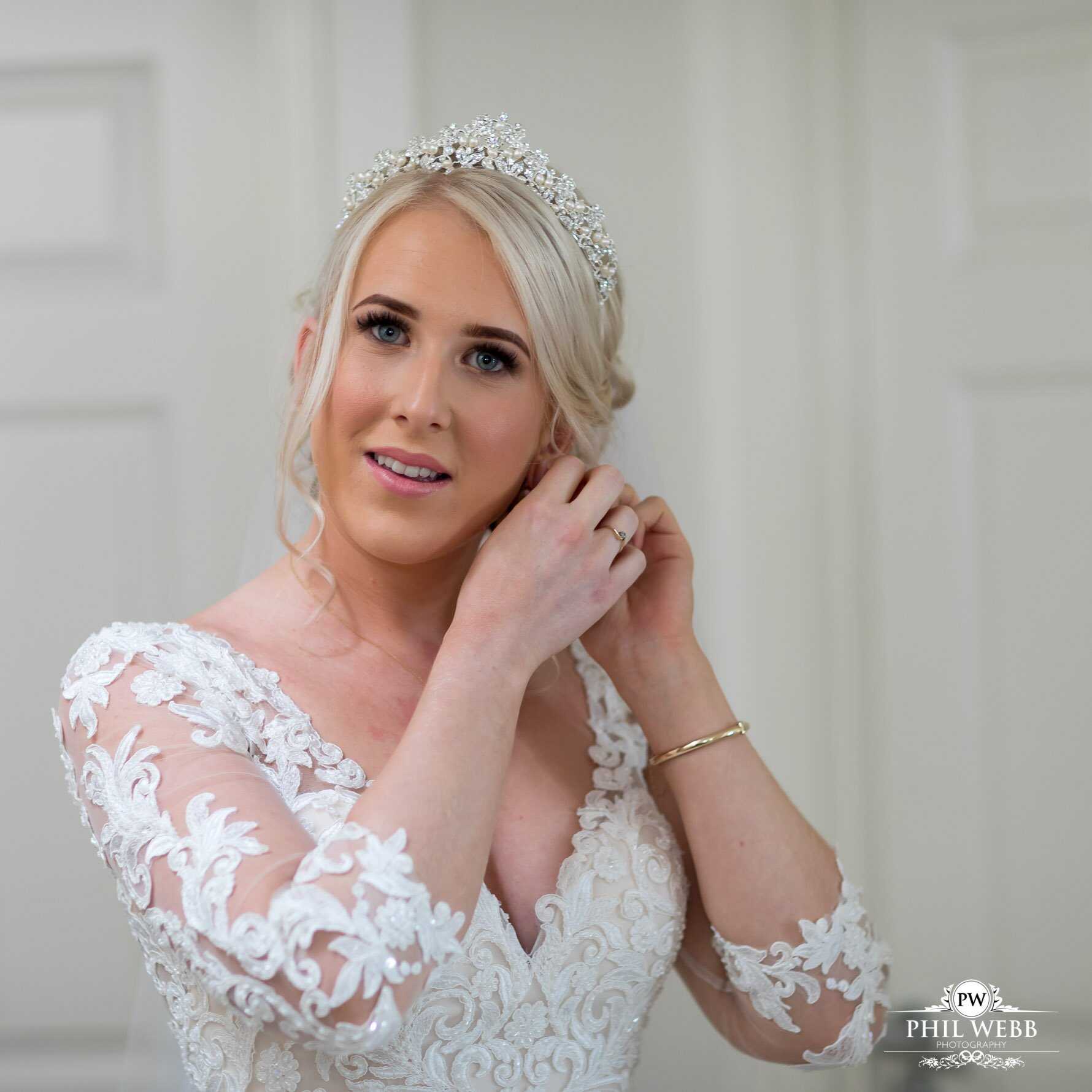 Kingscote Barn Wedding Photography bridal preparations