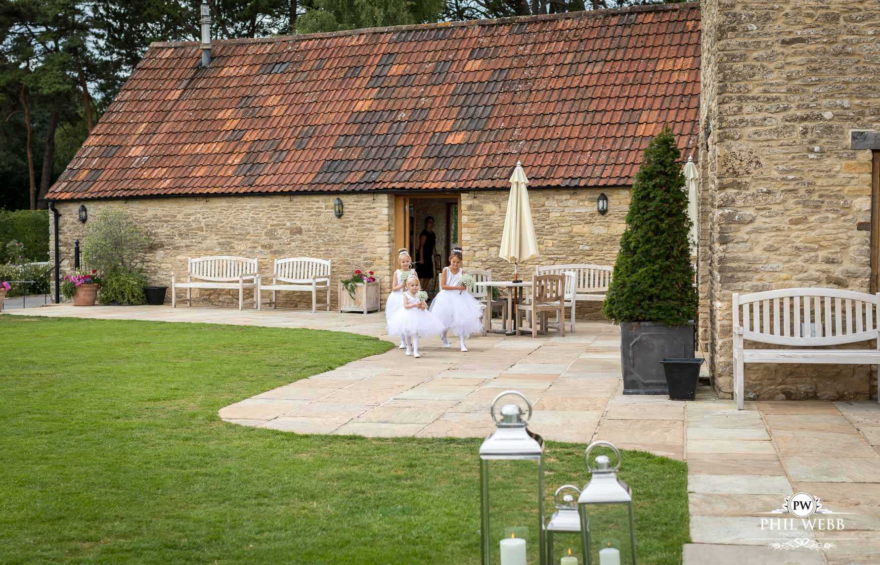 Kingscote Barn Wedding Photography Outdoor wedding ceremony