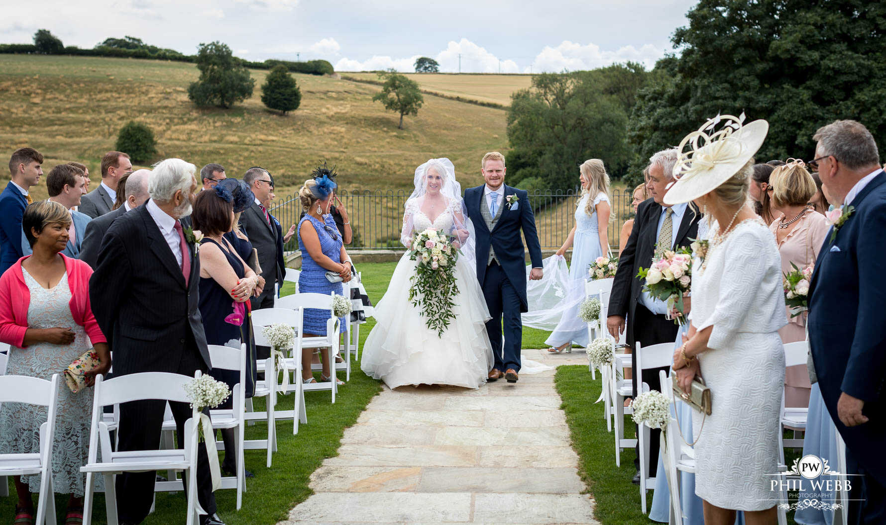 Kingscote Barn Wedding Photography Outdoor wedding ceremony