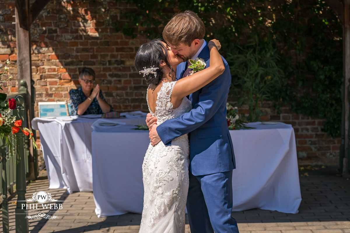 The Hatherley Manor Hotel Wedding photography outdoor wedding ceremony