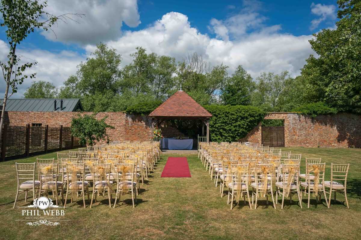 The Hatherley Manor Hotel Wedding photography outdoor ceremony