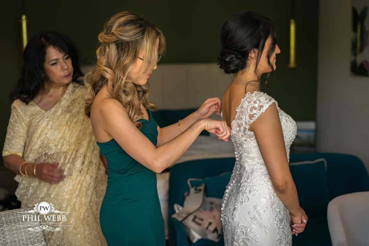 The Hatherley Manor Hotel Wedding photography bride preps